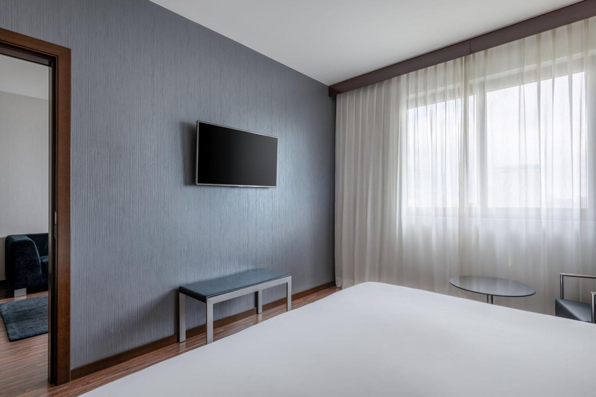 Ac Hotel Brescia By Marriott Bagian luar foto