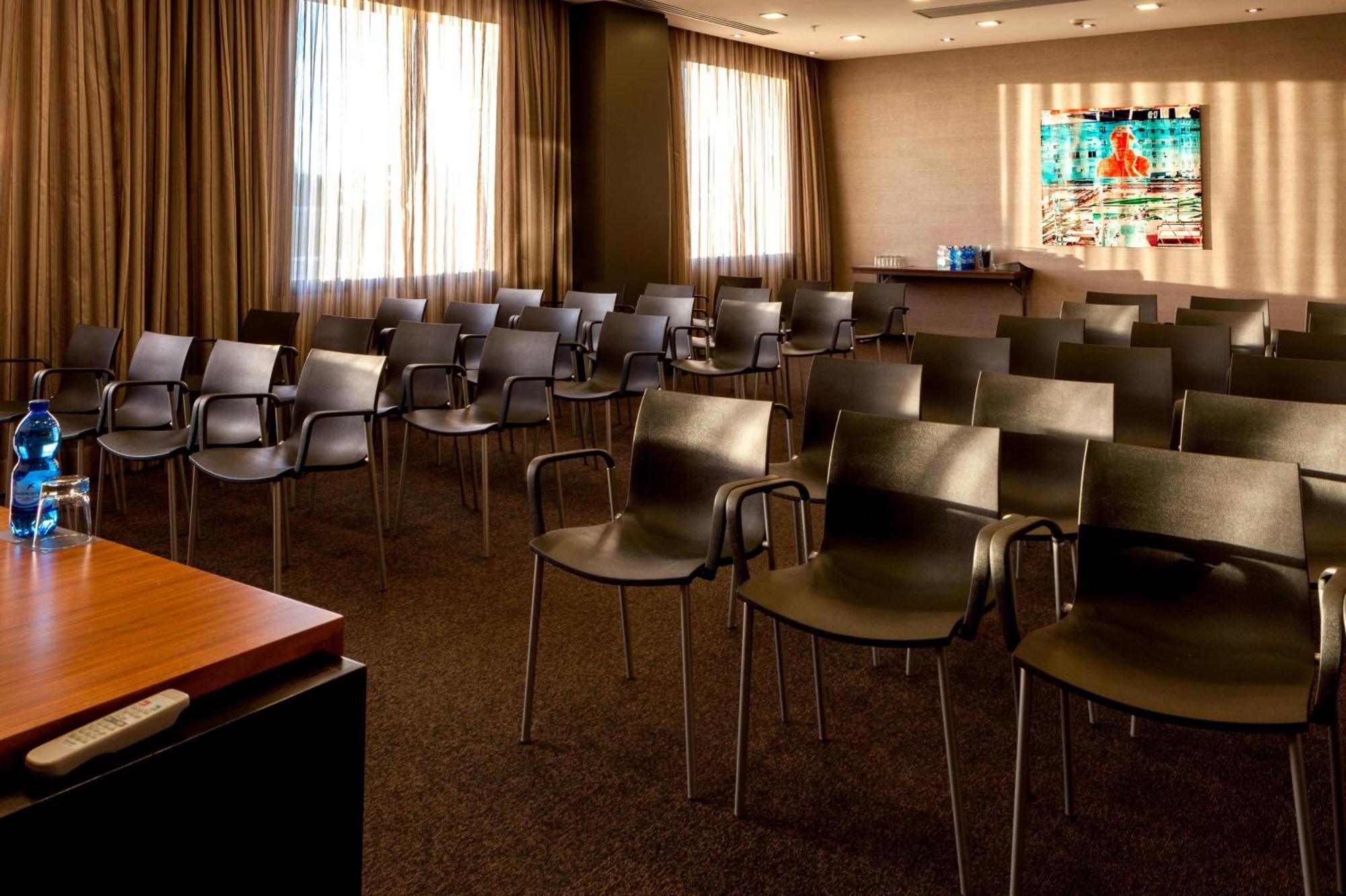 Ac Hotel Brescia By Marriott Bagian luar foto